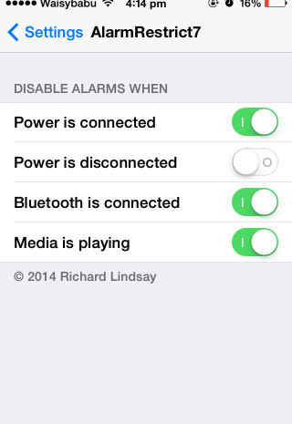 Dezactivați automat alarmele iOS 7 când media este redată sau este conectată la curent