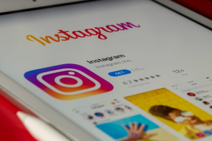10 instrumente și aplicații Instagram Caption Generator