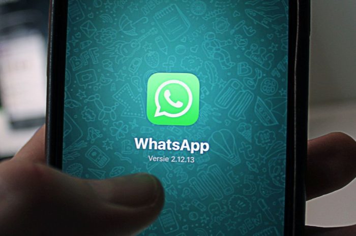 Cum să descărcați și să trimiteți autocolante noi pe WhatsApp